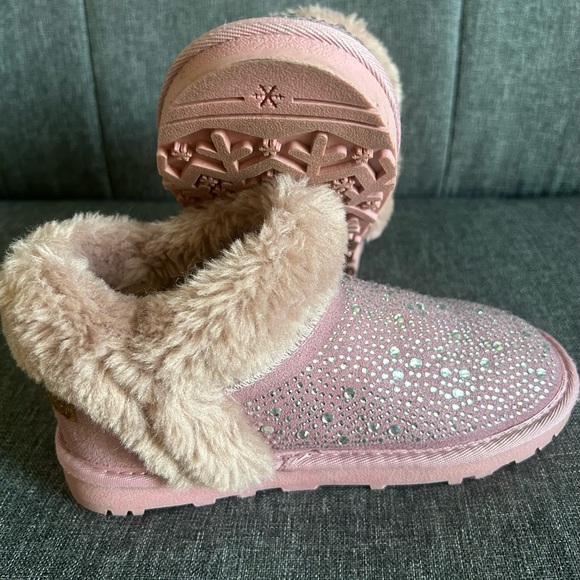 Pink Fur-Lined Sparkly Slip-On Shoes - Picture 10 of 12
